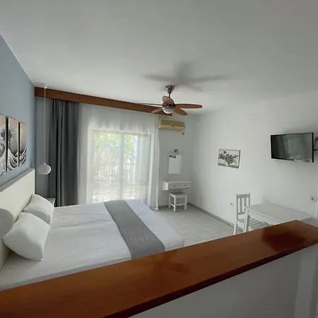 Lägenhetshotell Adult Only - Suzanna 4*