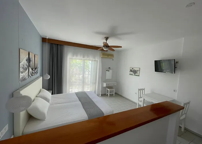 Adult Only - Suzanna 4* Achladies (Skiathos)